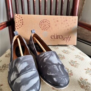 Eurosoft Women's Black and Gray Loafers